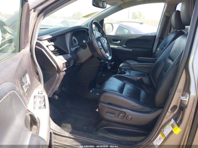 2017 TOYOTA SIENNA 5TDXZ3DC3HS878945 Photo 4