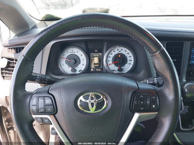 2017 TOYOTA SIENNA 5TDXZ3DC3HS878945 Photo 6
