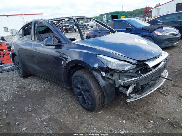 2025 TESLA MODEL Y 7SAYGDEE7SA358243 Photo 0