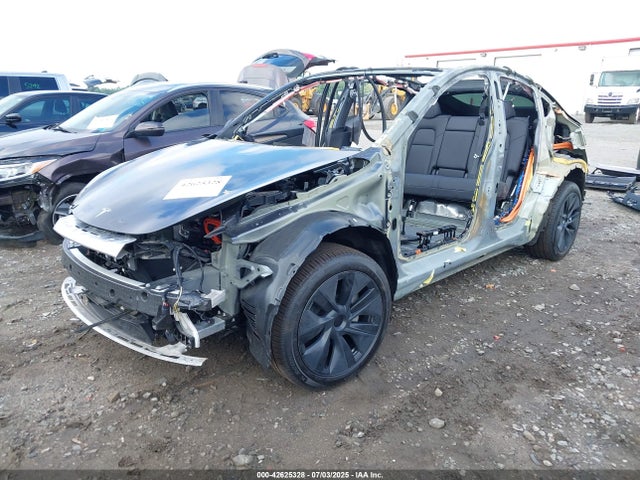 2025 TESLA MODEL Y 7SAYGDEE7SA358243 Photo 1