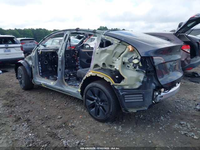 2025 TESLA MODEL Y 7SAYGDEE7SA358243 Photo 2