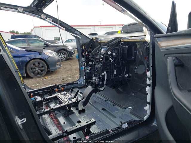 2025 TESLA MODEL Y 7SAYGDEE7SA358243 Photo 4