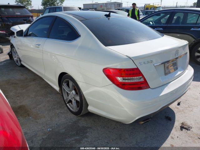 2012 MERCEDES-BENZ C 250 WDDGJ4HB6CF821734 Photo 2