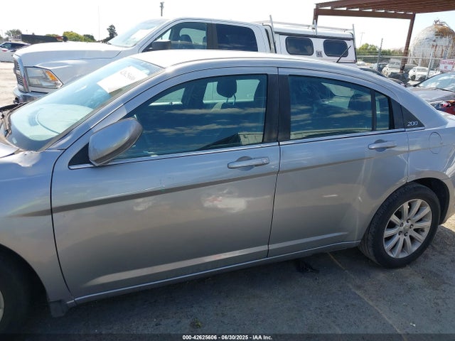 1C3CCBBG8EN119598 Chrysler 2014