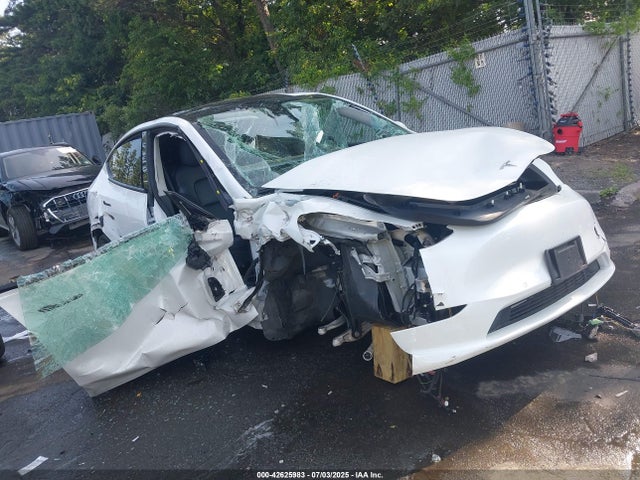 2022 TESLA MODEL Y 7SAYGDEE2NF431316 Photo 0