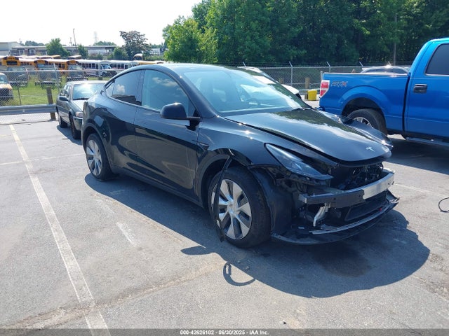 2023 TESLA MODEL Y 7SAYGDEE2PF666379 Photo 0