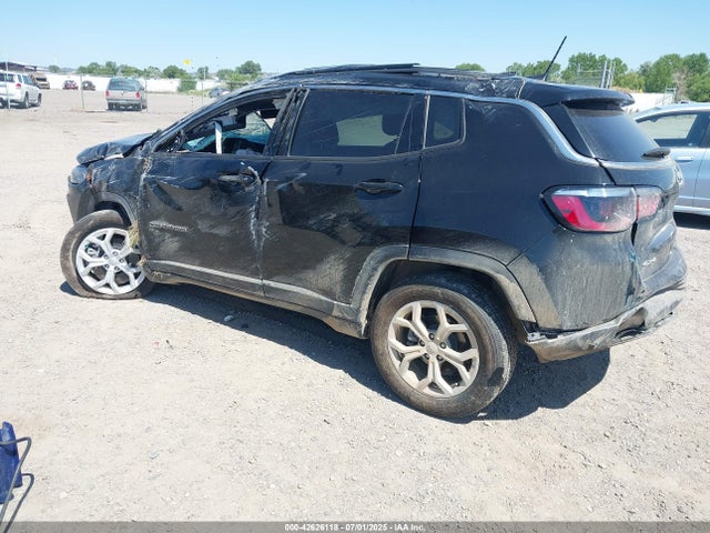Jeep Compass 2024 3C4NJDBN1RT147348 Image 3