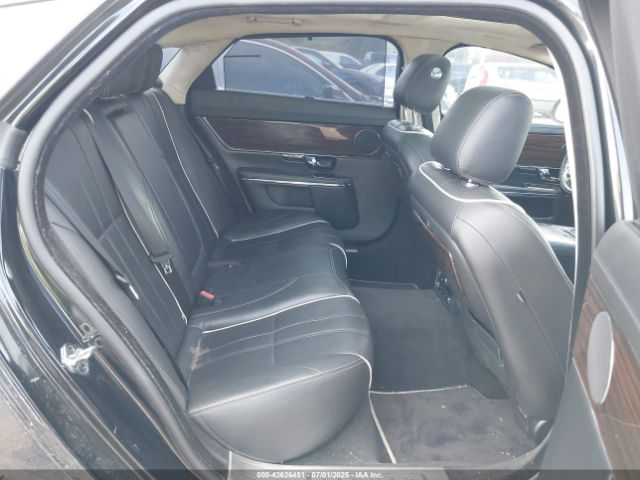 2011 JAGUAR XJ SAJWA2GB9BLV09565 Photo 7