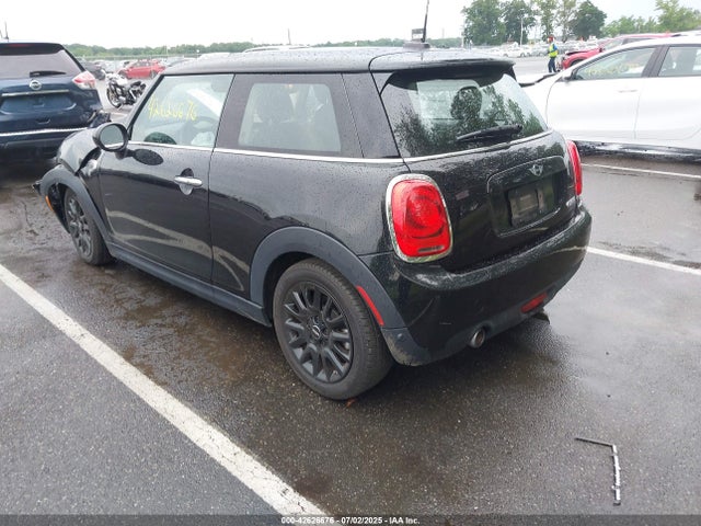 2018 MINI HARDTOP WMWXP5C56J2G63724 Photo 2