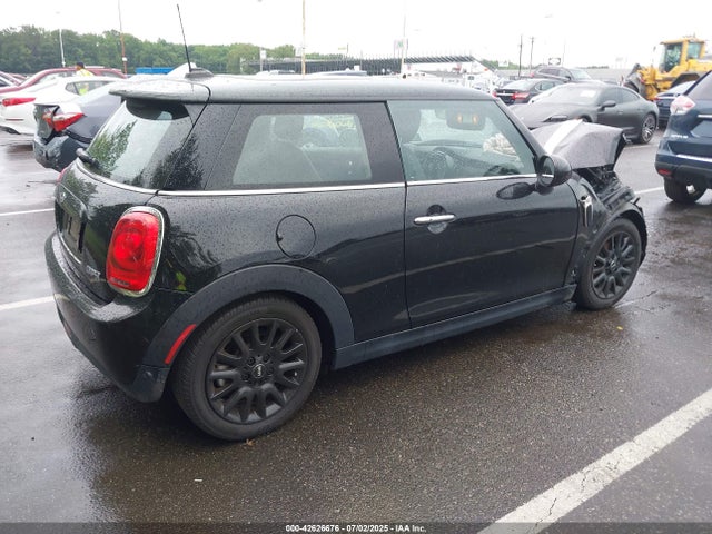 2018 MINI HARDTOP WMWXP5C56J2G63724 Photo 3