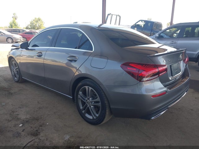 W1K3G4EB2LJ238382 Mercedes-Benz m260