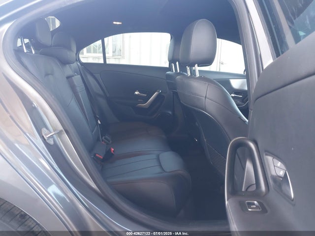 W1K3G4EB2LJ238382 Mercedes-Benz m260