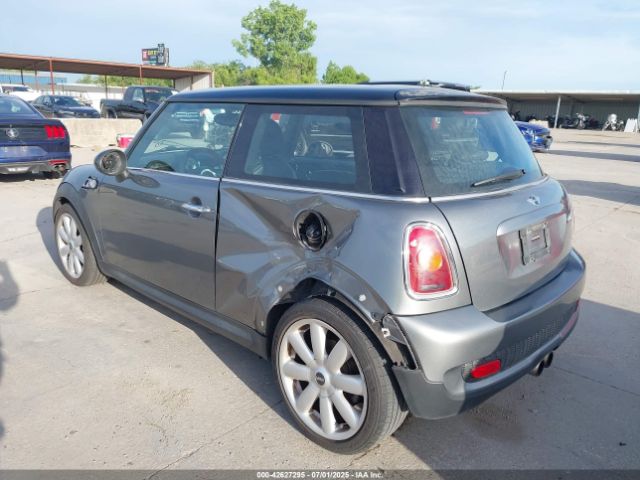 2007 MINI COOPER S WMWMF73557TV31801 Photo 2