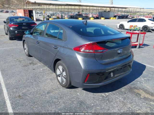 2017 HYUNDAI IONIQ HYBRID KMHC65LC5HU039326 Photo 2