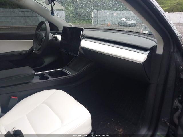 2021 TESLA MODEL Y 5YJYGAEE2MF247892 Photo 4