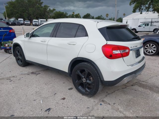 2018 MERCEDES-BENZ GLA 250 WDCTG4EB5JJ459623 Photo 2