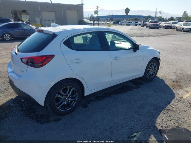 Toyota Yaris 2020 3MYDLBJVXLY700411 Image 18