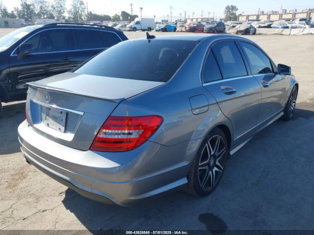 2013 MERCEDES-BENZ C 250 WDDGF4HB1DR268119 Photo 3