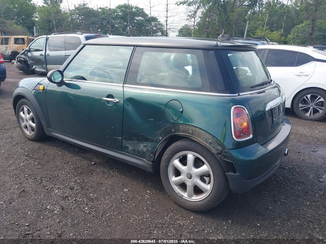 2008 MINI COOPER WMWMF33518TU66603 Photo 2