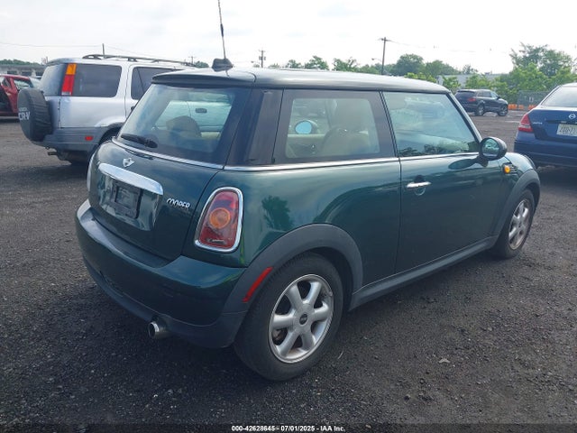 2008 MINI COOPER WMWMF33518TU66603 Photo 3