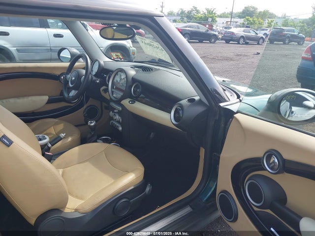 2008 MINI COOPER WMWMF33518TU66603 Photo 4