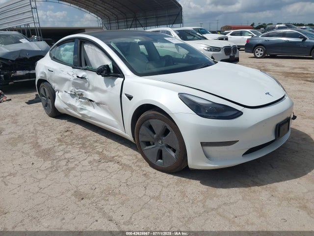 Tesla MODEL 3 2022 5YJ3E1EB9NF239084 Image 1