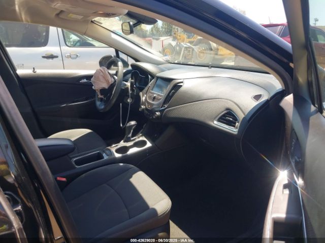 2018 CHEVROLET CRUZE 1G1BE5SM8J7225369 Photo 4