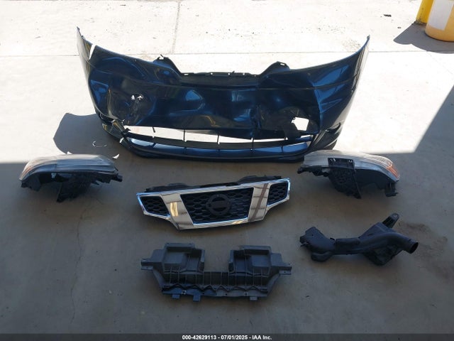 3N6CM0KNXHK718215 Nissan 2017