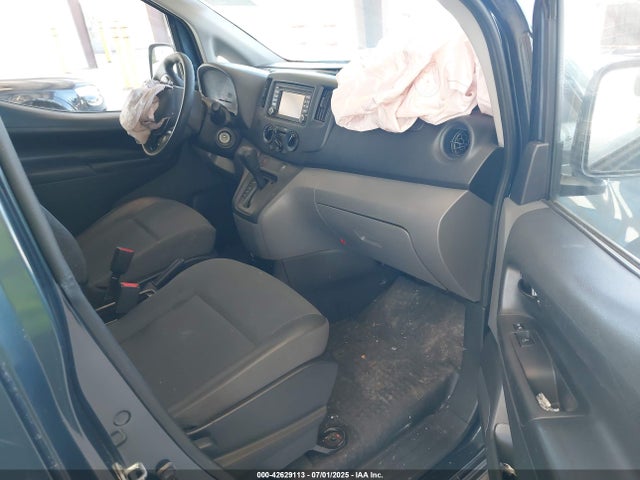 3N6CM0KNXHK718215 Nissan 2017