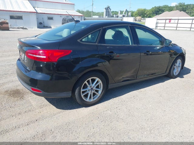 Ford 2016 2016 1FADP3F23GL235708 Image 4