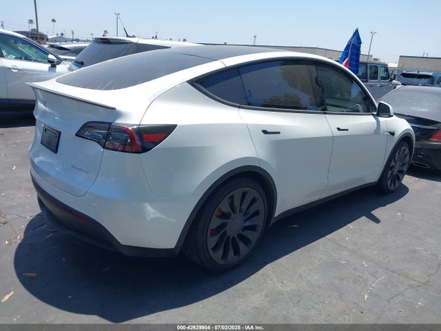 2025 TESLA MODEL Y 7SAYGDEF5SF312843 Photo 3