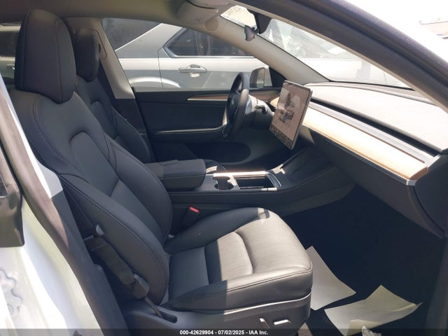 2025 TESLA MODEL Y 7SAYGDEF5SF312843 Photo 4