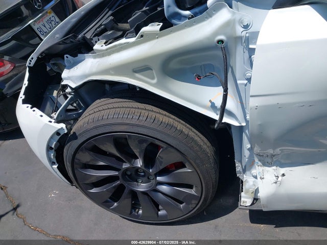 2025 TESLA MODEL Y 7SAYGDEF5SF312843 Photo 5