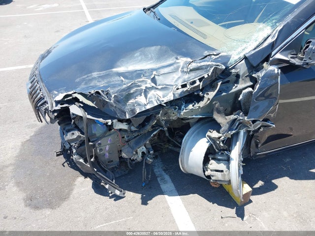 1G4GB5G3XEF279768 Buick lfx