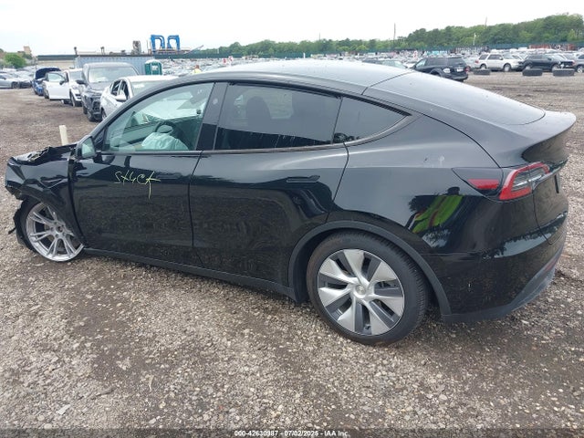 2024 TESLA MODEL Y 7SAYGDEE7RA265748 Photo 2