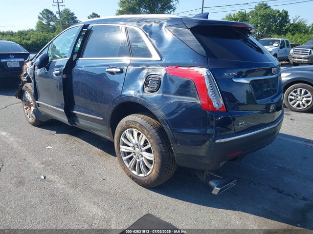 2017 CADILLAC XT5 1GYKNARS0HZ152270 Photo 2
