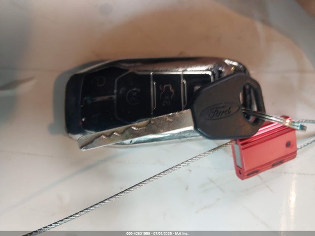 1FA6P8AM7G5275227 Ford 2016