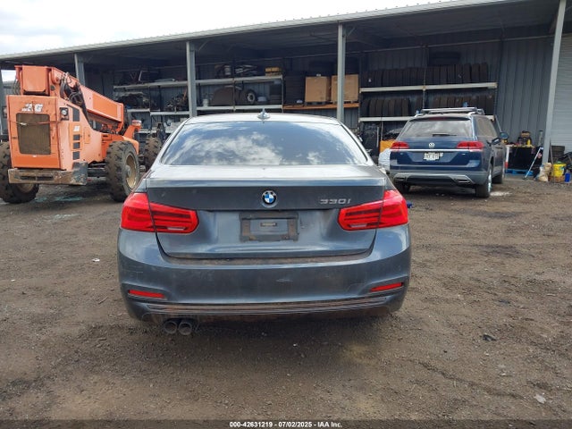 WBA8B9C37HK885561 BMW 2017