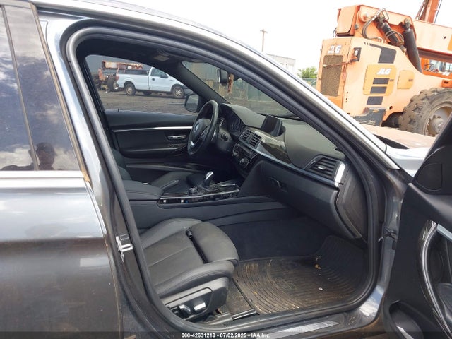 WBA8B9C37HK885561 BMW 2017