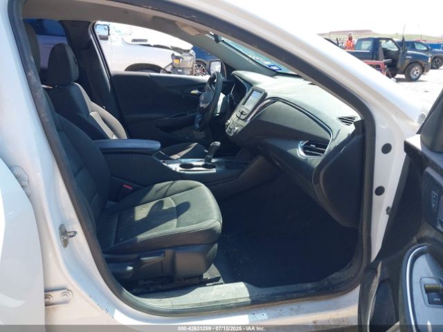 2017 CHEVROLET MALIBU 1G1ZE5ST2HF113172 Photo 4