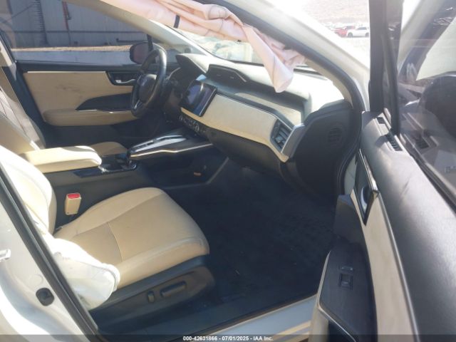 2018 HONDA CLARITY PLUG-IN HYBRID JHMZC5F32JC011027 Photo 4