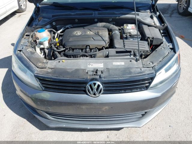 3VWD17AJ3EM249621 Volkswagen 2014