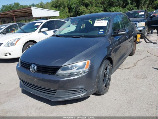 3VWD17AJ3EM249621 Volkswagen 2014