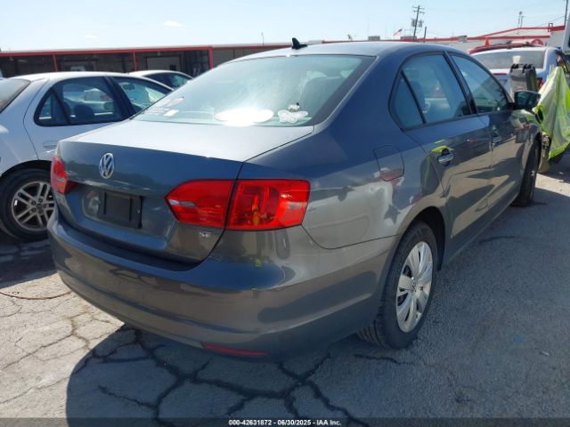 3VWD17AJ3EM249621 Volkswagen 2014