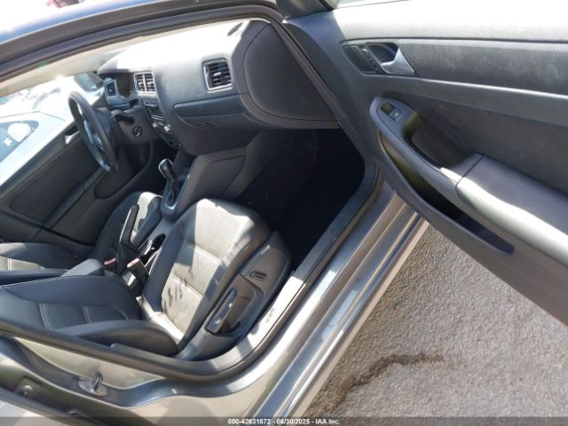 3VWD17AJ3EM249621 Volkswagen 2014