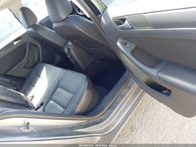 3VWD17AJ3EM249621 Volkswagen 2014