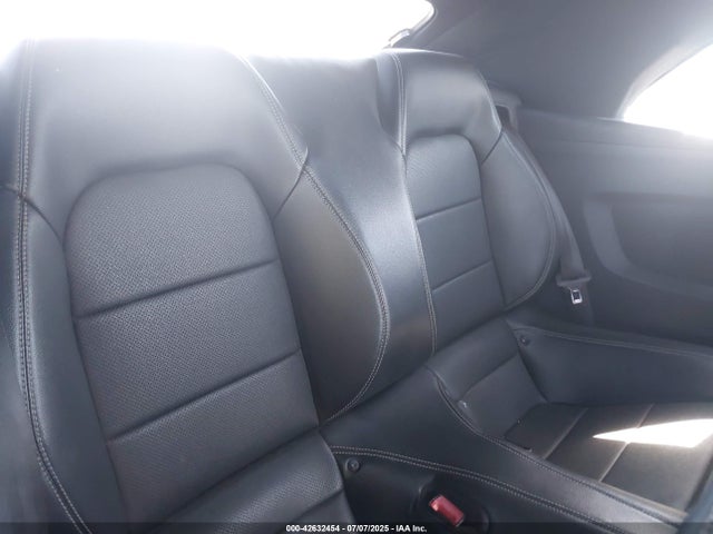 Ford 2.3l 4v premium fuel 2018 1FATP8UH9J5110286 Image 8