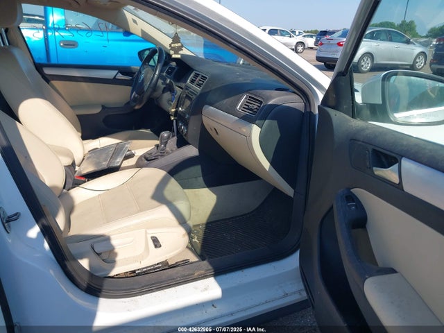 Продажа на аукционе авто 2013 Volkswagen Jetta Hybrid Se, vin: 3VW637AJ7DM291338, номер лота: 42632905