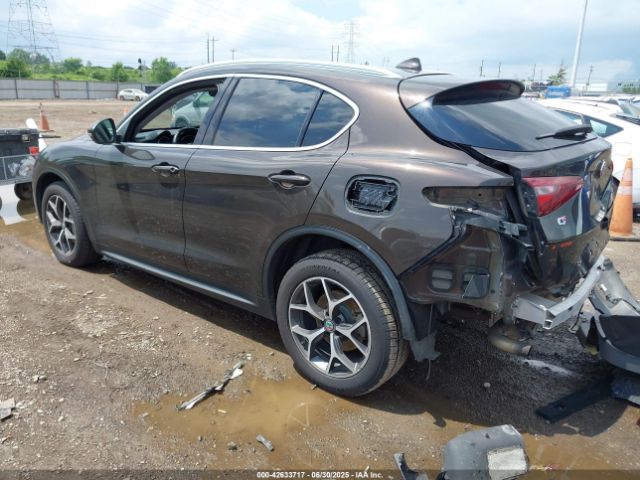 2018 ALFA ROMEO STELVIO ZASFAKBN7J7C08131 Photo 2