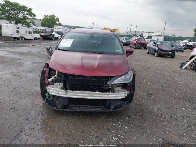 2C4RC1BG5HR703688 Chrysler 2017
